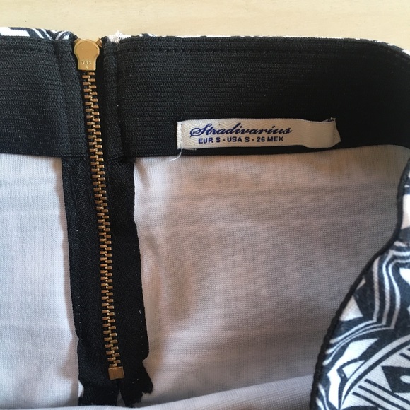 Tribal Print Black and White Short Skirt - Picture 3 of 4